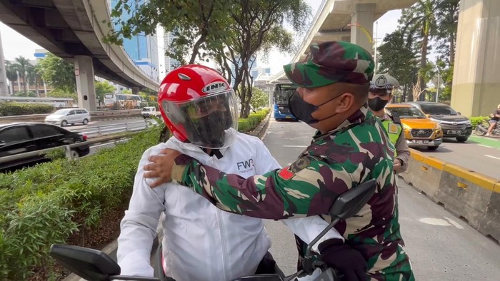 Pemotor di Jakarta Tak Terima Ditilang Polisi