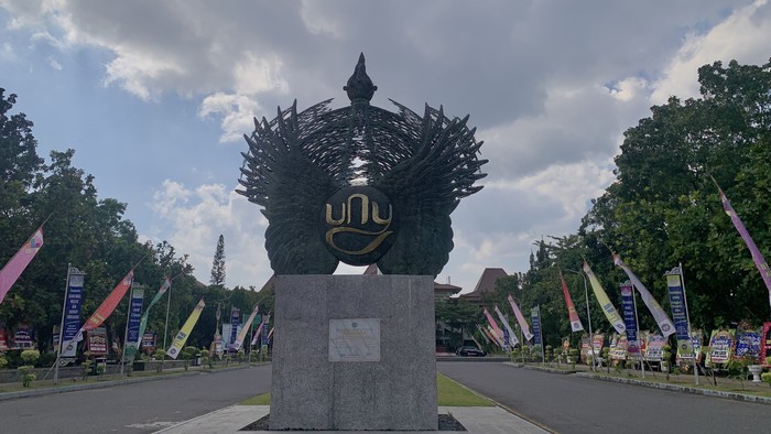 Dugaan pemaksaan Dosen Dan Mahasiswa ( UNY )